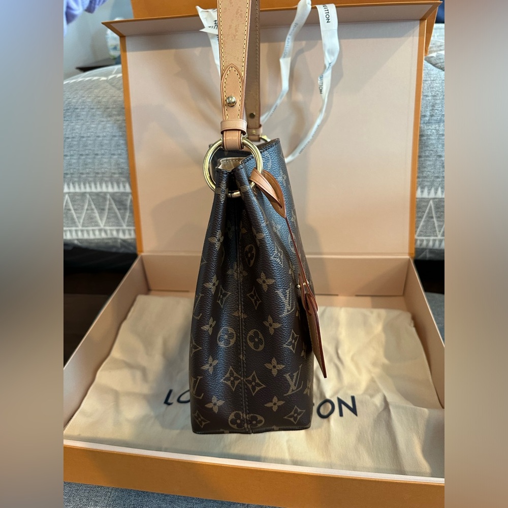 Louis Vuitton Graceful PM MNG Beige/Brown Monogram Shoulder Bag - Picture 3 of 17